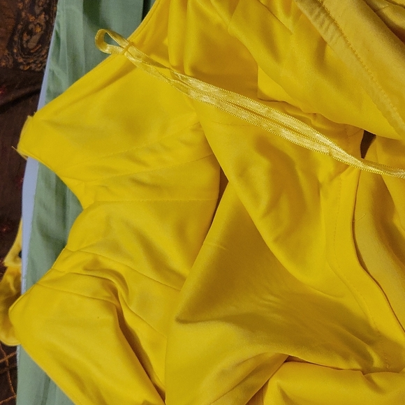 Jessica Simpson,  12, Yellow - Picture 10 of 12